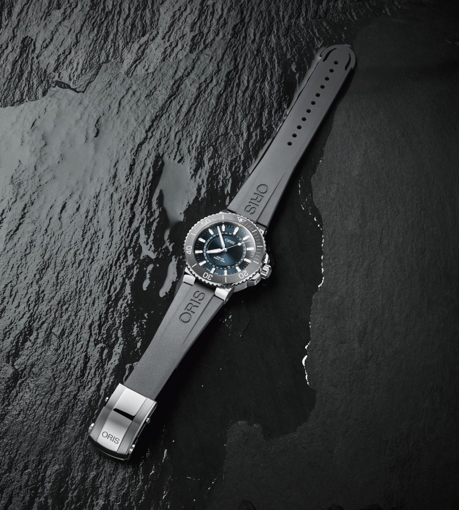 Oris Source of Life Limited Edition es un recordatorio sobre la importancia de cuidar las reservas de agua alrededor del mundo, el cual presenta una complicación original de fecha creada de manera interna. Un homenaje a la vida y a los recursos que la sostienen.