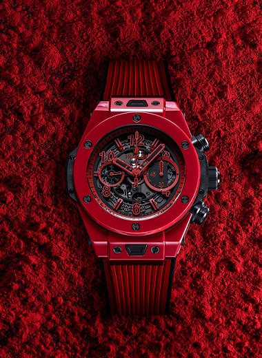 El Big Bang Unico Red Magic es el primer reloj de cerámica de color vibrante, lo que garantiza una fijación y durabilidad del color sin precedentes.