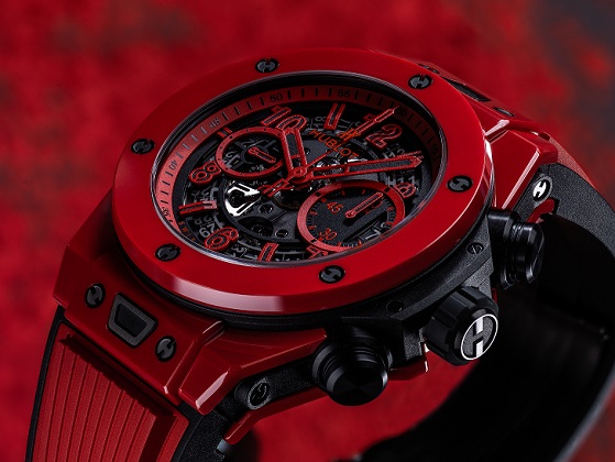 El Big Bang Unico Red Magic es el primer reloj de cerámica de color vibrante, lo que garantiza una fijación y durabilidad del color sin precedentes. 