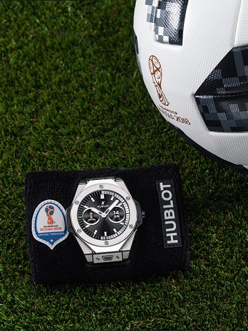 "El Big Bang Referee 2018 FIFA World Cup Russia™... Se trata de un reloj que reúne todo lo que hace vibrar a los aficionados del deporte rey. Para los aficionados al fútbol, La Copa del Mundo de la FIFA™ representa el culmen de las emociones