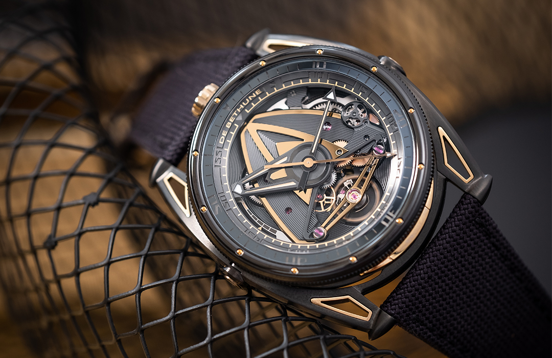 Nuevo De Bethune John Player Special en oro y negro