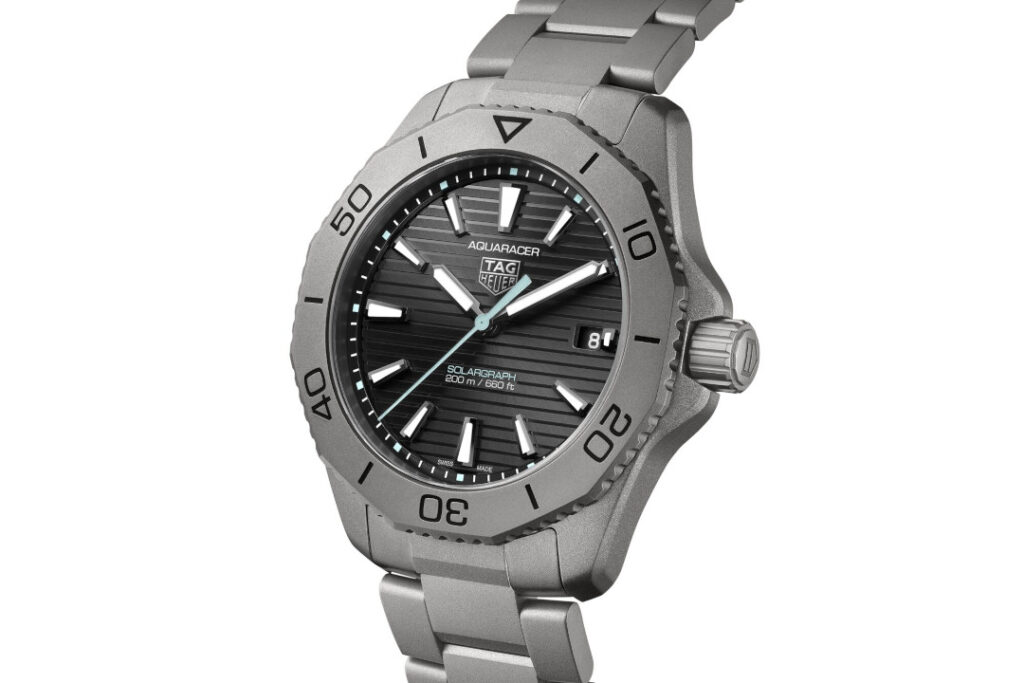 TAG Heuer Aquaracer Professional 200 Solargraph